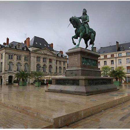 Joli F2 Gare Orleans Avec Parking Prive Et Balcon Classe 3 Etoiles מראה חיצוני תמונה